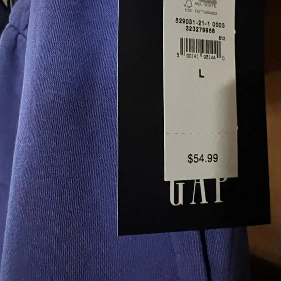 GAP Sweatsuit Jogger Set
Crop sweat top is XL
Sweat pants are size L - Picture 4 of 8